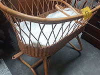 Lot 17 - rotan kinderwieg - afbeelding 3 van  4