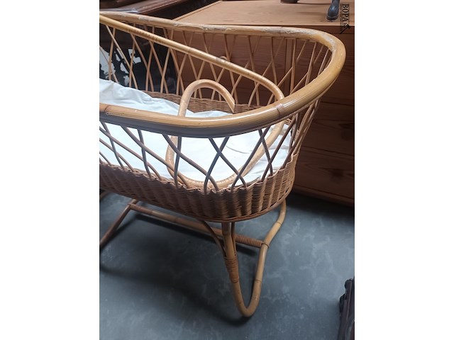 Lot 17 - rotan kinderwieg - afbeelding 4 van  4