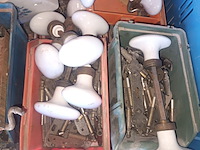 Lot 17 - schuurpapier, deur-en kastbeslag - afbeelding 3 van  4