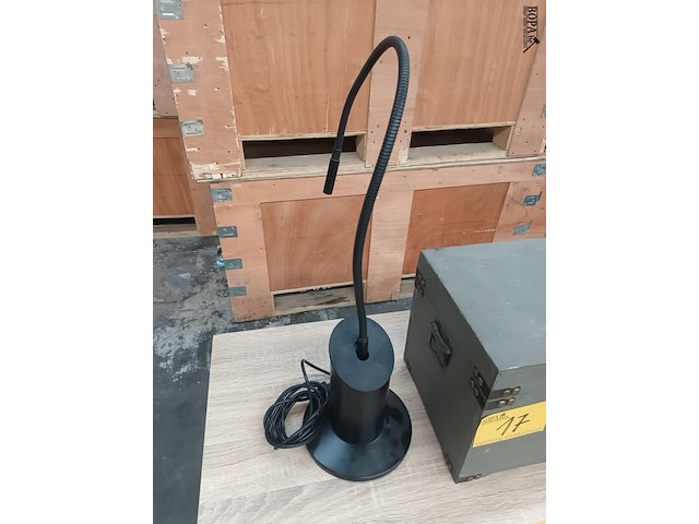Lot 17 - tafellamp en kistje - afbeelding 2 van  4