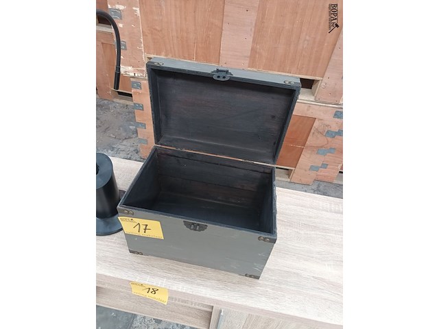 Lot 17 - tafellamp en kistje - afbeelding 3 van  4