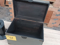 Lot 17 - tafellamp en kistje - afbeelding 3 van  4