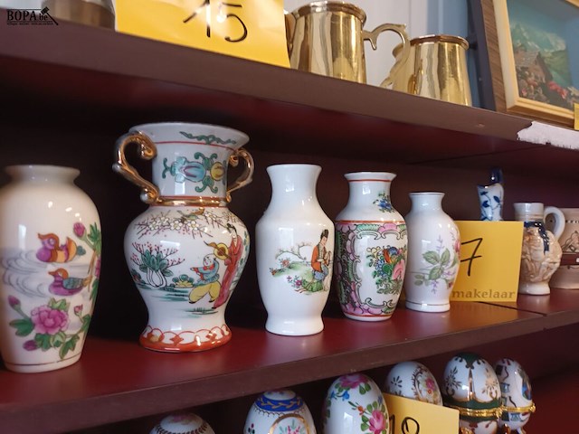 Lot 17 - vaasjes. 8 stuks - afbeelding 2 van  4