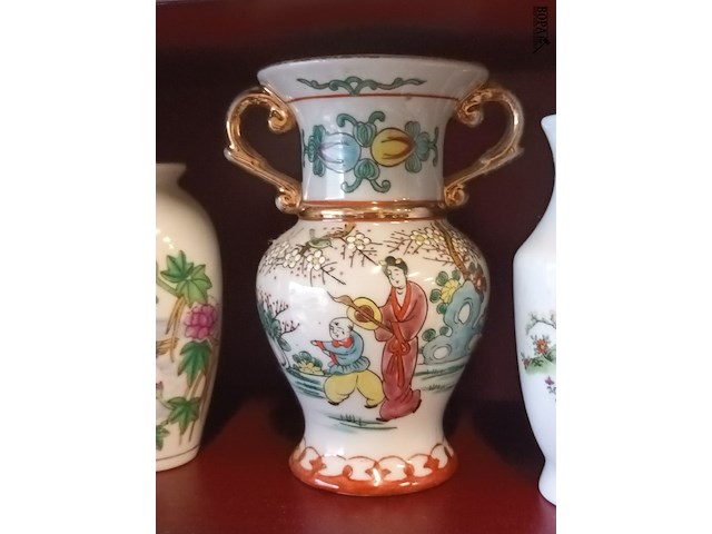 Lot 17 - vaasjes. 8 stuks - afbeelding 3 van  4