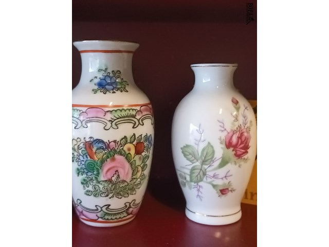 Lot 17 - vaasjes. 8 stuks - afbeelding 4 van  4