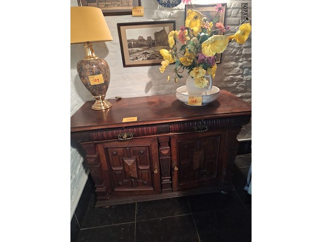 Lot 170 - antieke houten dressoir kast - afbeelding 1 van  3