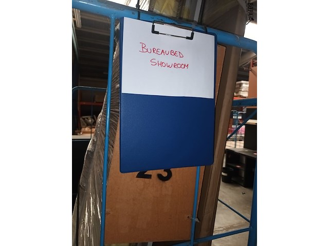 Lot 170 - blauwe transportkar met inhoud - afbeelding 4 van  5