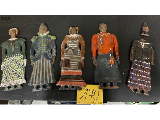 Lot 170 - keramieken reuzen - 5 stuks - afbeelding 1 van  4