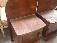 Lot 170 - nachtkastjes. 2 stuks - afbeelding 2 van  4