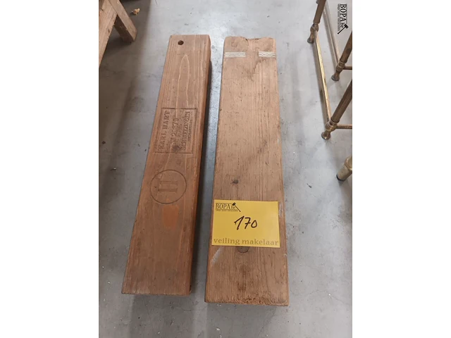 Lot 170 - sigarenmal met sigaren. 2 stuks - afbeelding 1 van  5