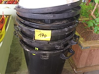 Lot 170 - vuilnisbakken en bekers - afbeelding 1 van  3