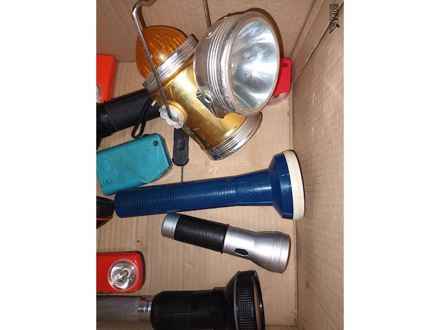 Lot 170 - zaklampen. 11 stuks - afbeelding 2 van  3