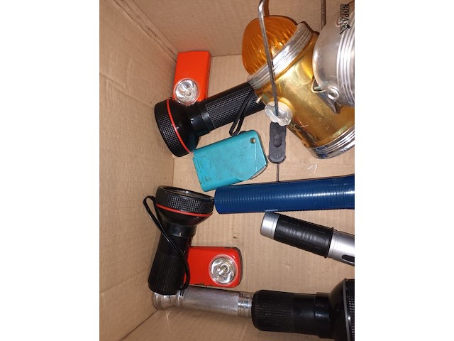 Lot 170 - zaklampen. 11 stuks - afbeelding 3 van  3