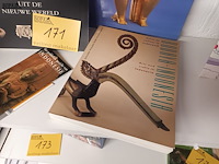 Lot 171 - boeken over etnische kunst. 4 stuks - afbeelding 3 van  4