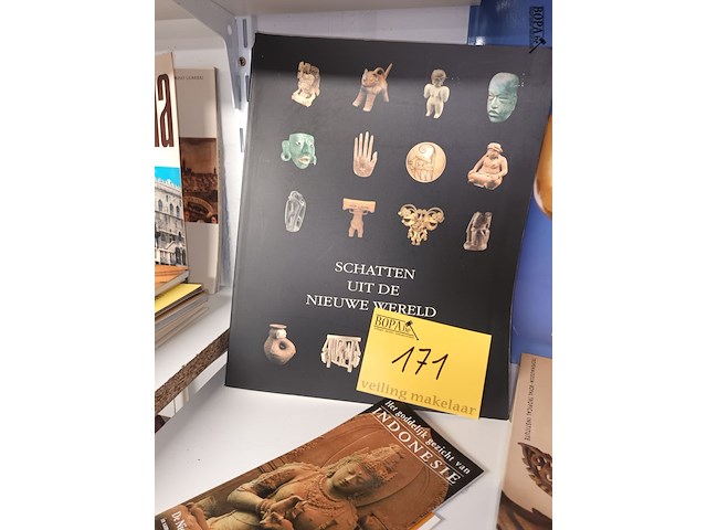 Lot 171 - boeken over etnische kunst. 4 stuks - afbeelding 4 van  4