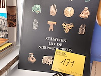 Lot 171 - boeken over etnische kunst. 4 stuks - afbeelding 4 van  4
