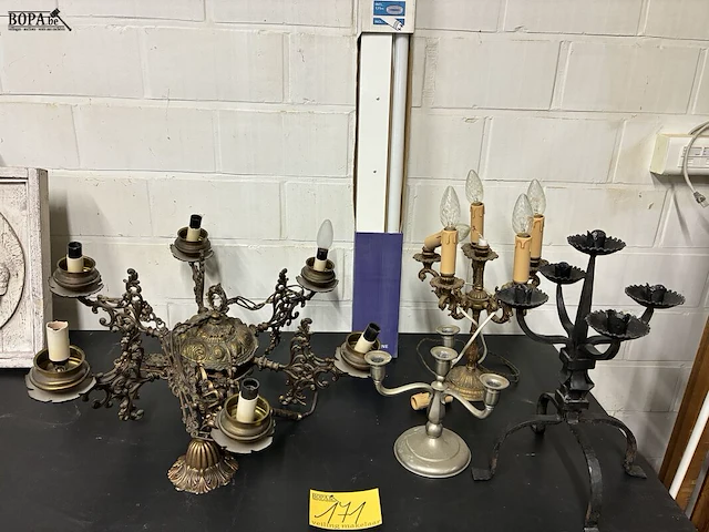 Lot 171 - lot luster en kandelaars + tl armatuur met lamp - 5 stuks - afbeelding 1 van  4