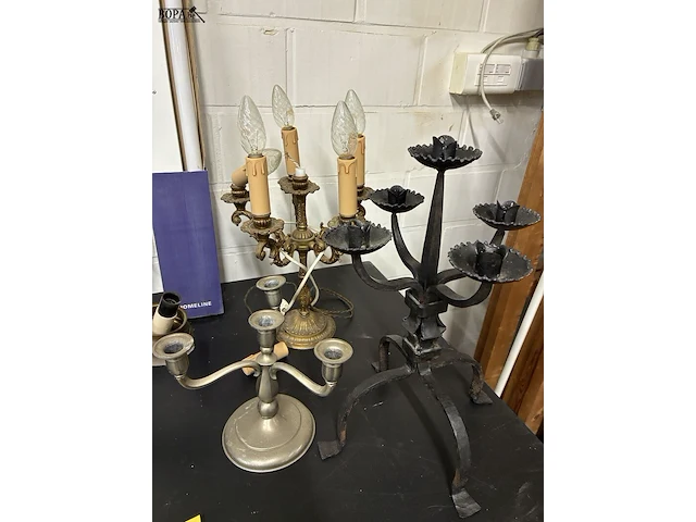 Lot 171 - lot luster en kandelaars + tl armatuur met lamp - 5 stuks - afbeelding 3 van  4