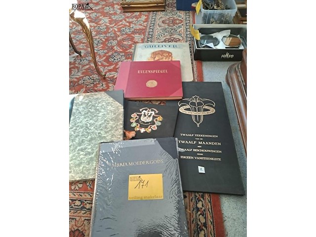 Lot 171 - lot oude boeken met tekeningen en prenten - afbeelding 1 van  6