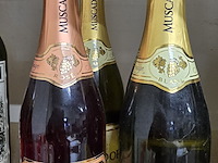 Lot 171 - muscador, wit en rose 4 flessen - afbeelding 1 van  2