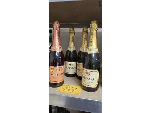 Lot 171 - muscador, wit en rose 4 flessen - afbeelding 2 van  2