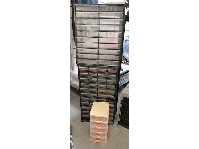 Lot 171 - rangeerkastjes met inhoud, 3 stuks - afbeelding 1 van  4