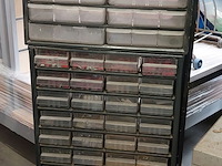 Lot 171 - rangeerkastjes met inhoud, 3 stuks - afbeelding 1 van  4