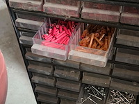 Lot 171 - rangeerkastjes met inhoud, 3 stuks - afbeelding 4 van  4