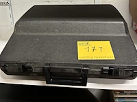 Lot 171 - retro hermes 505 typemachine in opbergkoffer