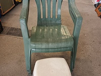 Lot 171 - tuinstoelen en voetenbank. 3 stuks - afbeelding 1 van  3