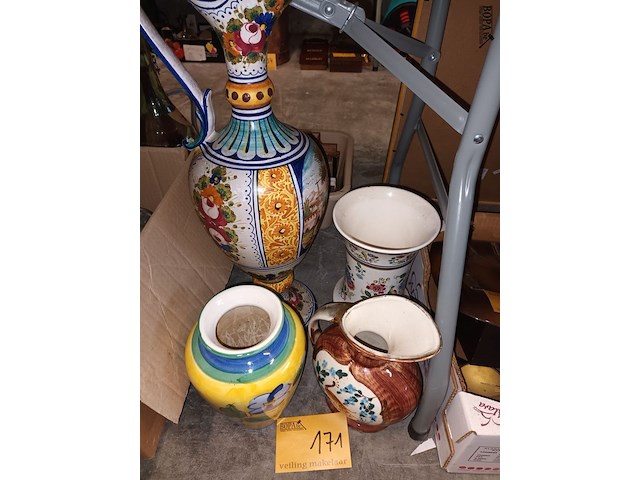 Lot 171 - vazen. 4 stuks - afbeelding 1 van  5