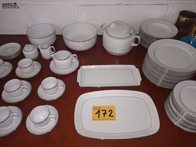 Lot 172 - eetservies eschenbach bavaria. 64 stuks - afbeelding 1 van  5