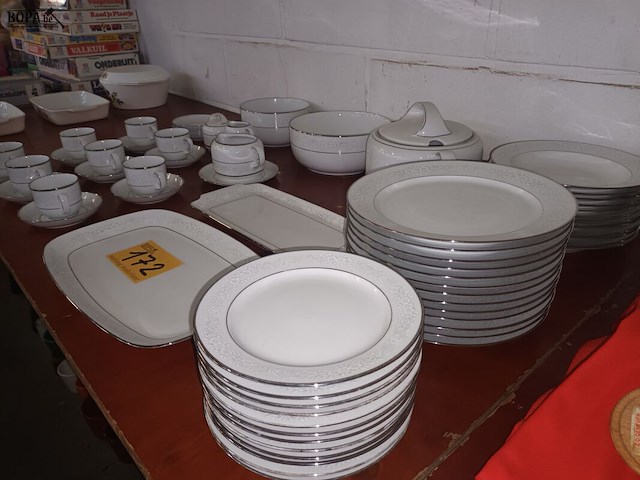 Lot 172 - eetservies eschenbach bavaria. 64 stuks - afbeelding 2 van  5