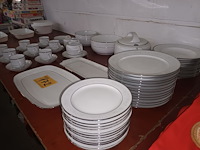 Lot 172 - eetservies eschenbach bavaria. 64 stuks - afbeelding 2 van  5