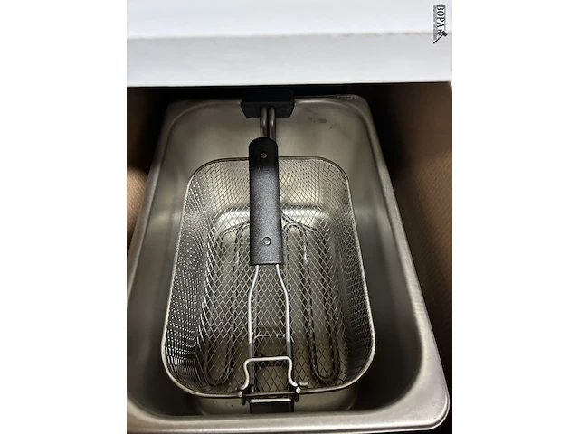 Lot 172 - fritel frietketel nieuw zonder kabel - afbeelding 2 van  3
