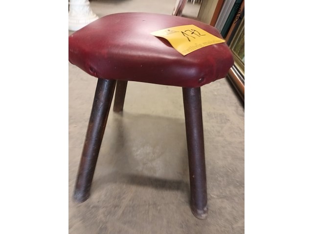 Lot 172 - houten kruk - afbeelding 2 van  2