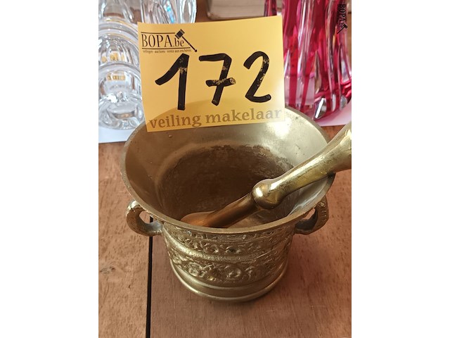 Lot 172 - koperen vijzel en stamper - afbeelding 1 van  3