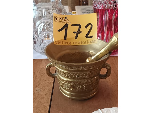 Lot 172 - koperen vijzel en stamper - afbeelding 2 van  3