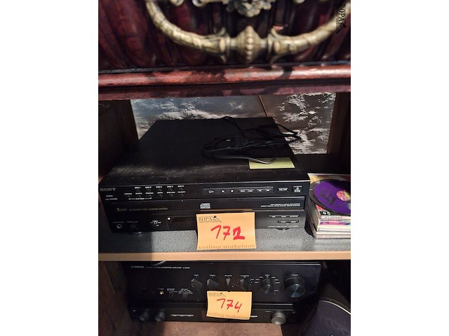 Lot 172 - sony cd speler - afbeelding 1 van  2