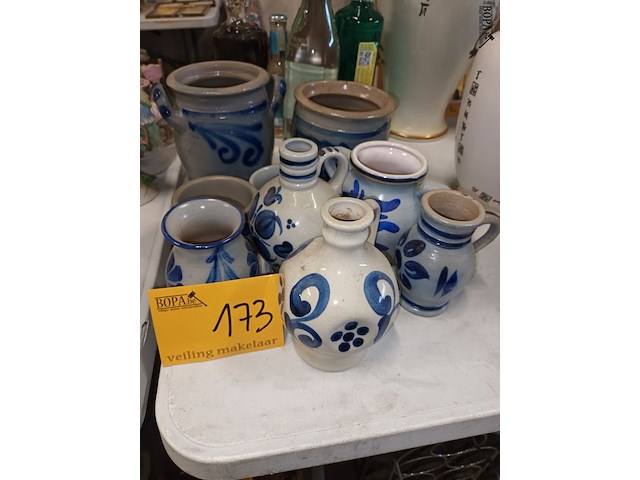 Lot 173 - aardewerk kruiken. 9 stuks - afbeelding 1 van  4