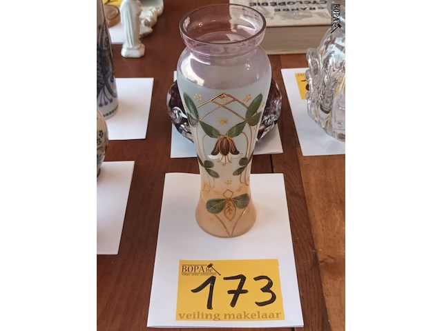 Lot 173 - art nouveau glazen vaas - afbeelding 1 van  3