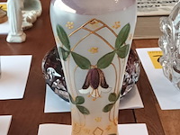 Lot 173 - art nouveau glazen vaas - afbeelding 2 van  3