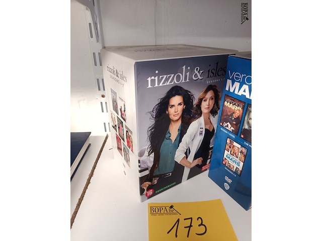 Lot 173 - dvd box politieserie. 2 stuks - afbeelding 3 van  3
