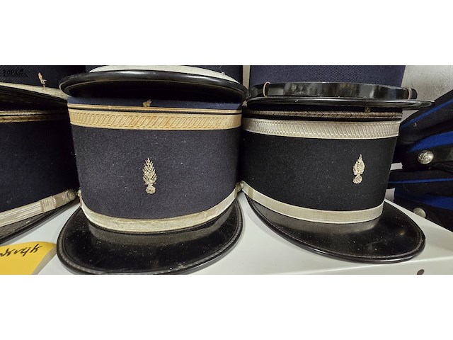 Lot 173 - frankrijk 8 kepies - afbeelding 4 van  5