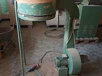Lot 173 - industriële afzuiginstallatie - afbeelding 1 van  5
