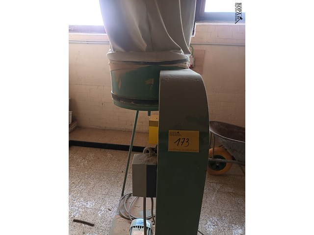 Lot 173 - industriële afzuiginstallatie - afbeelding 5 van  5