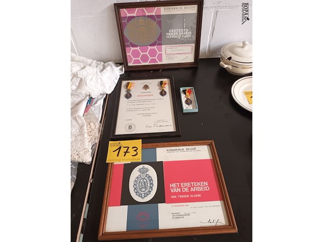 Lot 173 - medailles en kaders. 6 stuks - afbeelding 1 van  4