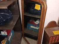 Lot 173 - spiegel in vergulde lijst - afbeelding 1 van  4