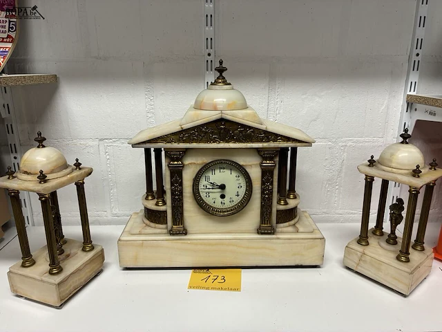 Lot 173 - vintage victoriaanse klokkenset - afbeelding 1 van  4