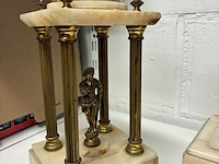 Lot 173 - vintage victoriaanse klokkenset - afbeelding 2 van  4